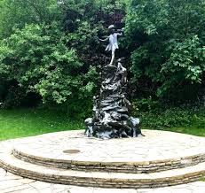 Peter pan es el nombre del personaje ficticio creado por el escritor escocés james matthew barrie para un musical llevado a cabo en londres el 27 de. Peter Panned The Peter Pan Statue In Kensington Park
