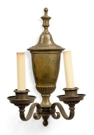 Grande sélection de rustic vanity lights au prix le plus bas garanti. English Georgian Brass Urn Wall Sconces