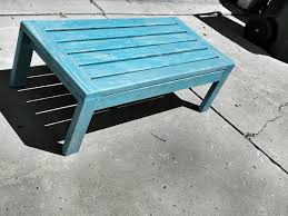 Finish the table with chalk paint and two stains to get this look. 2x4 Outdoor Coffee Table Ana White
