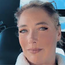 Corina Curtis's Instagram, Twitter & Facebook