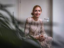 Neues zur infektionsdauer bei der englischen variante. Podcast Mit Christian Drosten Sandra Ciesek Die Virusjagerin Aus Frankfurt Frankfurt