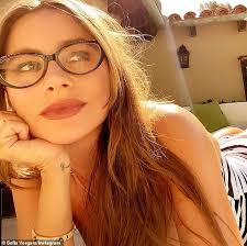 Her line of jeans at walmart has sold enough jeans to be four times taller than the eiffel tower. Sofia Vergara Und Ehemann Joe Manganiello Machen Die Meisten Von Memorial Day Wochenende In Lockdown Aktuelle Boulevard Nachrichten Und Fotogalerien Zu Stars Sternchen