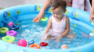 Dimana kita bisa bermain air dengan sesuka hati dan bisa menyehatkan badan juga. Unboxing Mainan Anak Bayi Lucu Kolam Renang Bundar Baby Swimming Pool And Kids Youtube