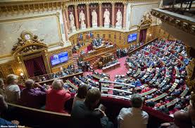 Ce vendredi, les syndicats et le patronat se retrouvent pour finaliser l'accord de principe sur les retraites complémentaires. Budget De La Securite Sociale Le Senat Vote L Age De Depart A La Retraite A 63 Ans Bonjoursenior Fr
