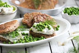 Herzhafte Dill Pancakes Mit Leinol Knackigen Erbsen Veggies Vegan Rezept Vegetarisches Essen Vollwerternahrung Rezepte Hauptspeise