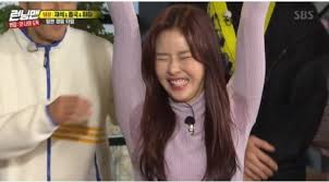 여자 연예인 겨땀.jpg : MLBPARK