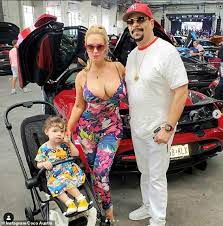 She has a bold look and fiery personality that matches that of her husband. Ice T Hits Back At Trolls After Wife Coco Austin Shared Candid Snap Breastfeeding Daughter Daily Mail Online