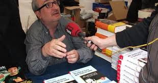 Entrevista En Rac1 Durante Firma De Libros Ya Esta El Listo Que Todo Lo Sabe En Sant Jordi 2012 Libros Entrevista Supo