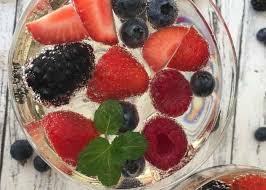 Sommerliche Beeren Bowle Kochend Heiss De