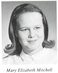 Does anyone remember Elizabeth McCullough? Her and I were really good  friends while at Barrett. She moved and I lost track of her.