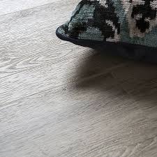 handyfloor calm oak xl door de zachte kleur van het eikenhout in combinatie met de register embossing lijkt d vloeren scandinavisch interieur scandinavisch