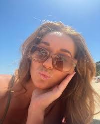 Renee Devlin's Instagram, Twitter & Facebook