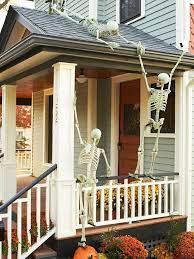 Whimsical outdoor halloween decor turn your front yard into a gothic graveyard with realistic headstones, graceful ghosts, and shadowy silhouettes. 26 Outdoor Halloween Decoration Ideas To Spook Out Your House Halloween Diy Outdoor Outside Halloween Decorations Halloween Porch Decorations
