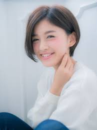 思い切ってカットするなら 大人の色香がただよう ボブスタイル はいかが キナリノ ヘアスタイル ショートボブ ブラントボブ