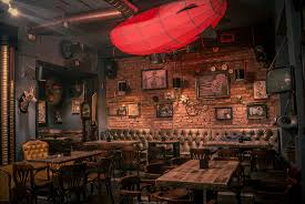 Manage and templatize ad hoc requests and project kickoffs to keep team priorities on budget and schedule. Joben Bistro Un Fantastico Pub Rumano Estilo Steampunk