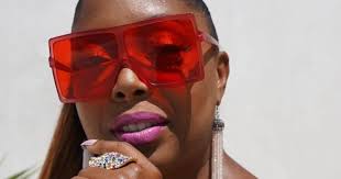 Del Harrison drops an appealing visualizer for her “Never Give Up” single