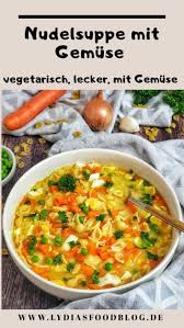Kartoffeln schälen und würfeln, bohnen waschen und in… 2.die bockwürste in scheiben schneiden und kurz vor garzeitende mit dem bohnenkraut in die suppe geben. Nudelsuppe Mit Gemuse Suppen Rezept Vegetarisch Essensrezepte Nudelsuppe