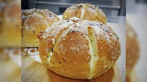 Resep stup roti tawar dengan vla coklat, lumer dalam sekali gigitan. Korean Garlic Bread Dari Kaki Lima Sampai Viral Di Indonesia
