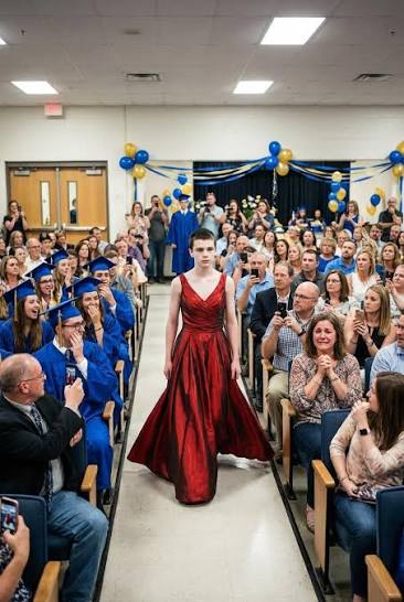 Son wears red dress to graduation and silences crowd with powerful message