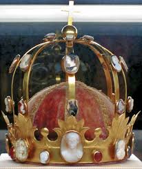 Vintage Cameo Jewelry Makes A Comeback Royal Crowns Crown Jewels Royal Crown Jewels