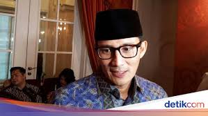 Er war von 2005 bis 2012 bürgermeister seiner heimatstadt surakarta.in dieser position wurde er für einen dialogorientierten politikstil, programme gegen korruption, für stadtplanung und umweltschutz bekannt. Sandiaga Jenguk Mantan Gubernur Dki Soerjadi Soedirdja