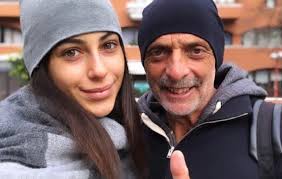 Paolo brosio ha raccontato in un'intervista a libero il suo percorso verso la spiritualità, specificando di non essere stato sempre sulla retta via. Paolo Brosio E Maria Laura De Vitis A Live Non E La D Urso Nuovi Dubbi Sul Fidanzamento Il Regista E La Paparazzata Con Un Altro Vip E Moda