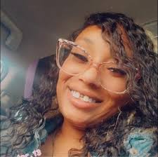 Anybody got a Bob wig? Tryna take Angela/Sarah to get a makeover 👀  #onmystepdaddy #comedy