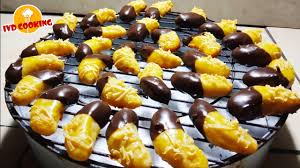 Itulah resep kue nastar nanas, keju, coklat, wafer dan hitam yang dapat kamu buat di rumah baik dengan oven dan mixer ataupun tidak. Lumer Resep Kue Lebaran Nastar Coklat Keju No Oven 14 Youtube