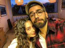 Kadir doğulu, eski aşkı hande yener'den özür diledi mi? Kadir Dogulu Kimdir Kac Yasinda Nereli Esi Kim Iste Oynadigi Diziler
