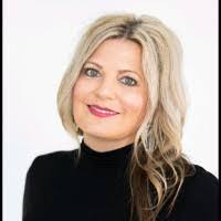 Amy Manzo's Instagram, Twitter & Facebook