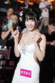 ฮิโตมิ โตกูฉะดะ - ฮิโตมิ ประกาศอำลาวงการเอวี โดย ฮิโตมิโตกูฉะดะ หลังจากคงสถานะดาราเอวีหน้าอกใหญ่ขวัญใจสาย Busty มายาวนาน ฮิโตมิ(Hitomi) หรือที่เดิมใช้ชื่อในวงการว่า ฮิโตมิ ทานากะ(Hitomi Tanaka) ก็ได้ประกาศอำลาวงการหนังเอวีไปแล้วเมื่อวันที่ 28 ...