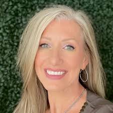 Did you know Magnolias offers permanent makeup application in addition to  our many other services? Sara Sinchak is a permanent makeup technician,  specializing in eyeliner, eyebrow and lip applications. Say goodbye to