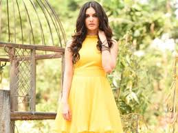 Amyra dastur (born 7 may 1993) is an indian actress who has starred in hindi, tamil, international and telugu films. Amyra Dastur I Didn T Have Apprehensions Working With Santhanam Amyra Tamil Movie News Times Of India