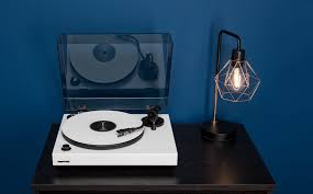 Fluance Introduces New Piano White Finish for Reference Series High  Fidelity Turntable Line