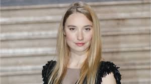 Apolline de malherbe présente le magazine politique dominical de bfm tv (bfm politique, le dimanche de 18 à 20 heures). Apolline De Malherbe Qui Est Son Compagnon Harold Hauzy Femme Actuelle Les Videos