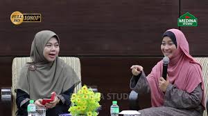 Our system stores ustazah norhafizah musa apk older versions, trial versions, vip versions, you can see here. Ustazah Norhafizah Musa Dan Ustazah Isfadiah Mohd Dasuki By Medina Studio