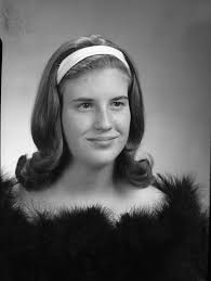 Identifying Mary and Martha Young in 1970 Freshmen Photos