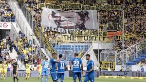 Man Sieht Das Spielfeld Im Stadion Der Tsg Hoffenheim Im Hintergrund Haben Bvb Fans Ein Grosses Banner Mit Dem Konterfei Von Hoffenheim Ma In 2020 Hoffenheim Mazen Dfb
