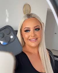 Ashleigh Augustine's Instagram, Twitter & Facebook