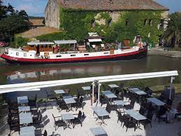 Se state meditando di trascorrere una vacanza, o anche solo qualche giorno, sul canal du midi c'è una sosta obbligata che non dovete dimenticare di fare a le somail, nel minervois. L O A La Bouche Die Restaurants Am Kanal La Narbonnaise