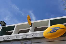 La poste s'occupe de faire suivre votre courrier et colis vers votre nouvelle adresse. Fete De Fin D Annee La Poste 4 000 Colis Traites Chaque Jour Jusqu Au 25 Decembre Imaz Press Reunion L Actualite De La Reunion En Photos