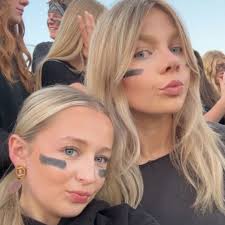 hii! my name is ava and I'm from mahomet, il. i am planning to major in  psychology! if I get in, ucf is my top choice! i love playing tennis,  shopping, going