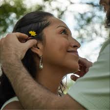 Who can cut curly hair for a trim and wash?