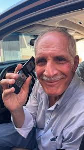 UltimaHora #ElmeroPatron #PapiALaOrden Obtiene su nuevo celular para estar  actualizado. "Curioso" El presidente electo de Honduras , Nasry Asfura, fue  visto tomándose selfies, con su nuevo celular durante un encuentro de alto