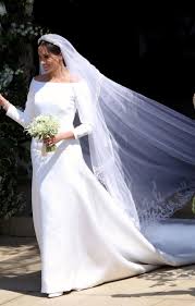 Meghan markle changed into stella mccartney for her second wedding dress. Royal Wedding The Differences Between Meghan Markle And Kate Middleton S Big Days Vogue Paris