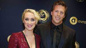 Door het moordende reisschema van freek (hij is de helft van het jaar op reis) en onze chaotische levens is het helaas niet gelukt om het leven samen op te bouwen dat we wilden. Eva Jinek En Freek Vonk Zetten Punt Achter Relatie Show Ad Nl