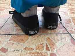 Batang besar hitam itu membuat aku terkapar lesu kesedapan. Persediaan Ke Sekolah Kami Memilih Kasut Pallas Enchanted Life Begins