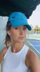 Elizabeth Mongillo's Instagram, Twitter & Facebook