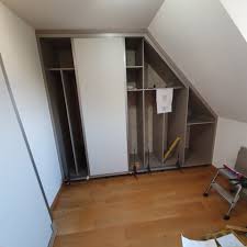 Son encombrement au sol est faible, les portes coulissent les unes derrière les autres, ne nécessitant aucun dégagement devant le placard. Placard A Portes Coulissantes Marx Holzhandel A Neuried