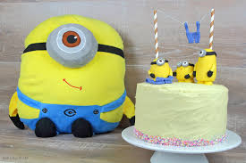 Einer davon wird am oberen rand so. Minions Geburtstagstorte Keksstaub De